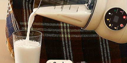 Automatic Nut Milk Maker with Rotating Cleaning Brush