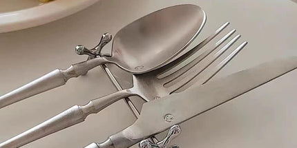 Knife Rests Gold - Set of 6 - Luxury Cutlery Rests - Table Decoration for Dinner & Christmas - Metal - 8 x 3cm