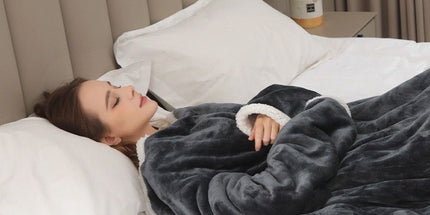 Cozy Wearable Heated Blanket with Sleeves and Foot Pocket – Reversible Fleece & Sherpa, Adjustable Temperature & Timer, Perfect for Sofa, Desk, Bed, Indoor Use (Grey)