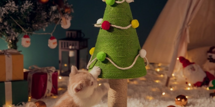 Christmas Tree Cat Scratching Post with Natural Sisal Rope, Durable Large Cat Scratcher with Plush Faux-Grass Base, Pom-Pom Decor, Festive Indoor Play Center for Kittens and Adult Cats to Sharpen Claws, Stretch, and Protect Furniture (24.4*13.8in)