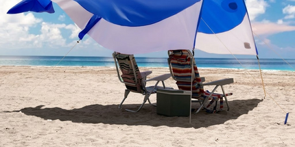 Whale-Shaped Beach Wind Shelter – Ultra-Light 1 kg Portable Sun Shade Tent, Spacious for 2-3 People, Quick Setup Open Design for Seaside Relaxation and Family Outings (Pink)