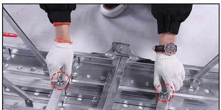 Folding Scaffolding Platform Galvanized Steel Pipe 150kg Load-Bearing Adjustable