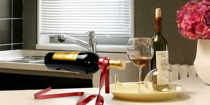Red Modern Ribbon Wine Bottle Holder - Creative Floating Wine Rack for Home and Bar Décor